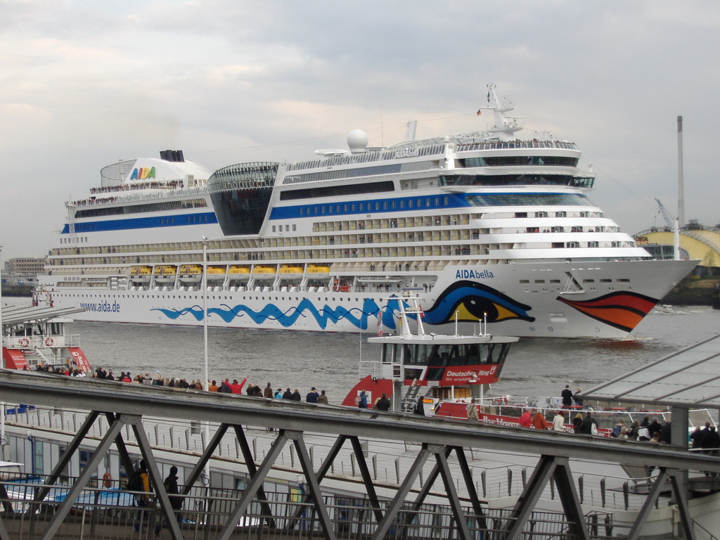 AIDAbella in Hamburg