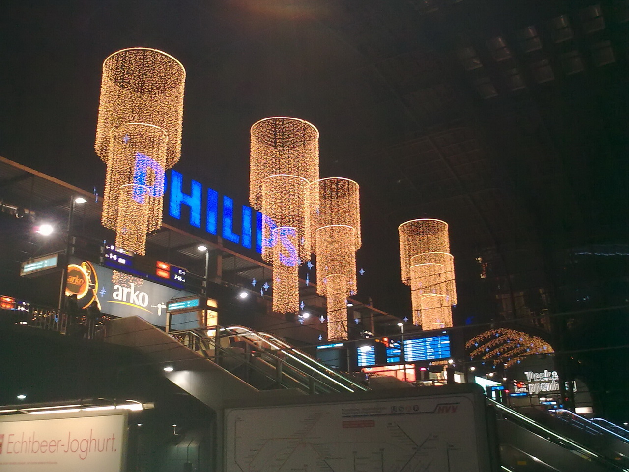 Weihnachtsbeleuchtung im Hbf Hamburg