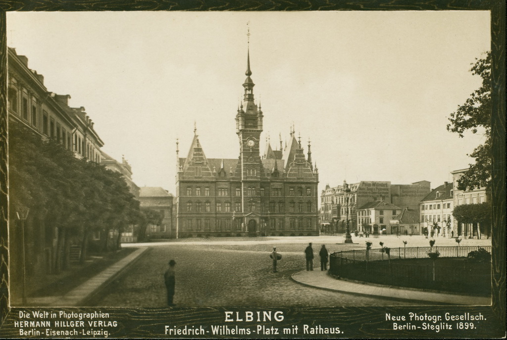 Friedrich Wilhelmsplatz mit Rathaus in Elbing